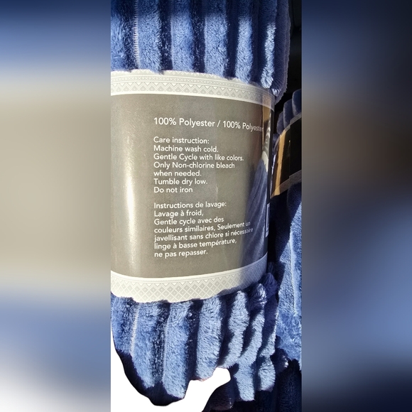 STYLISH Ribbed Throw Blanket - Perfect for Cozy Evenings! BABY BLUE color - Picture 2 of 2